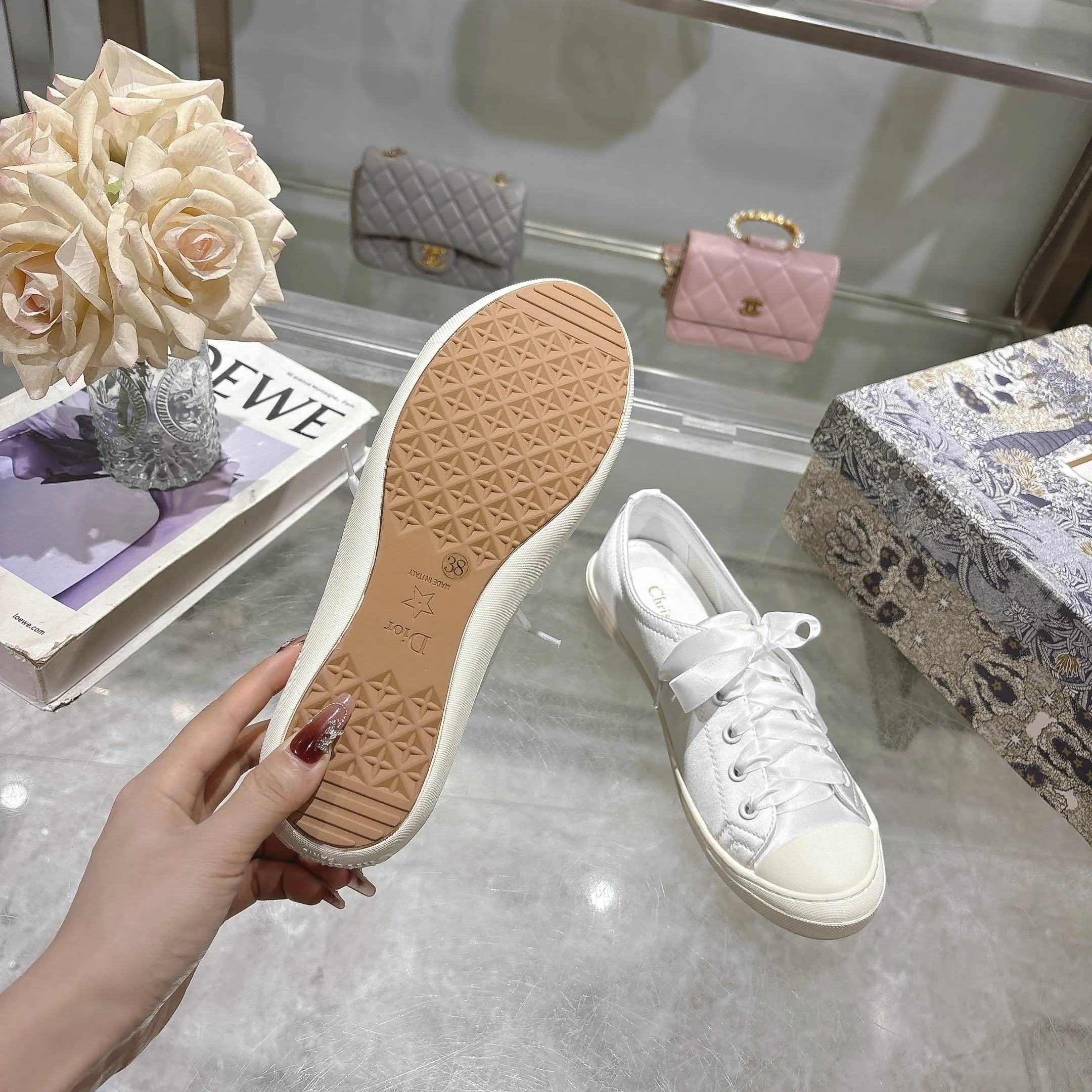 👟👟Ex-factory price 440👟👟 Dior ballet-style casual shoes, the same style as celebrities, satin fabric, breathable mesh lining, sheepskin for feet, wear-resistant rubber sole, size 35-40.